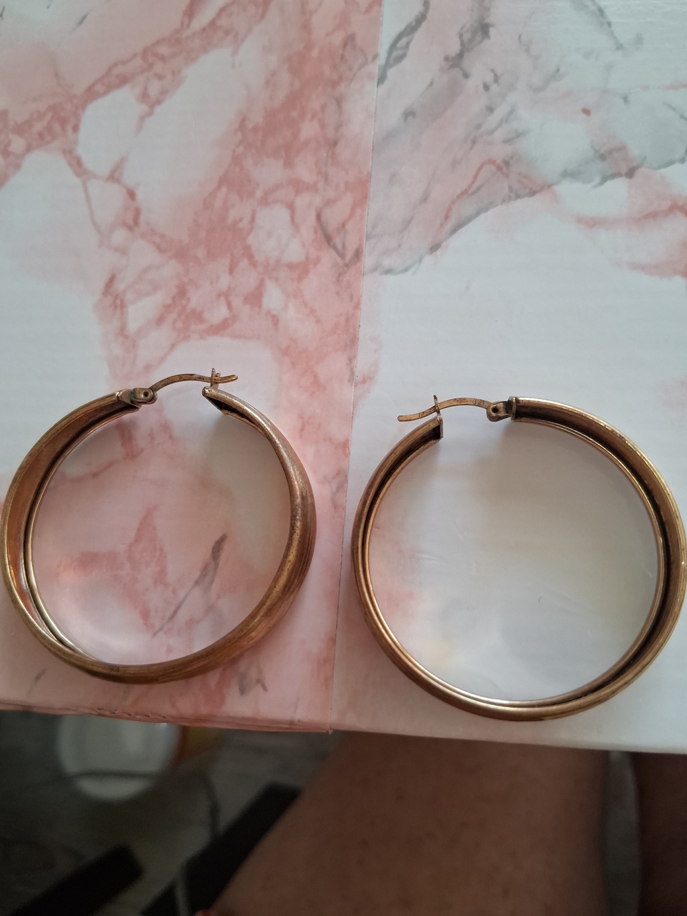 Source Unknown Gold Hoop Earrings - Polished Metal Circles